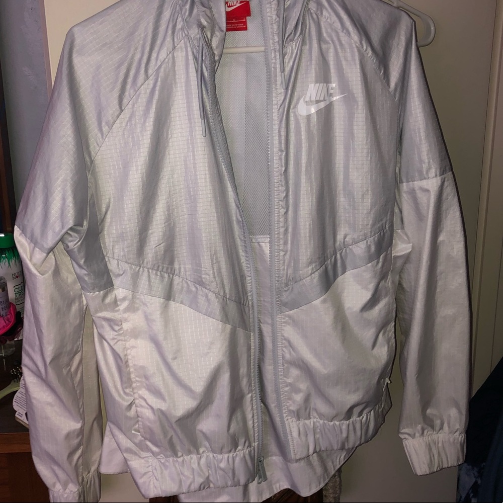 LIKE NEW NIKE WINDBREAKER